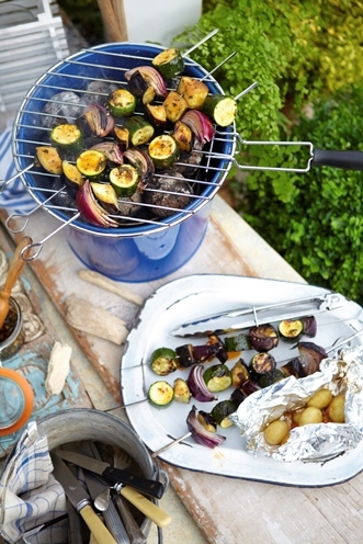 Veggie kebabs with oregano