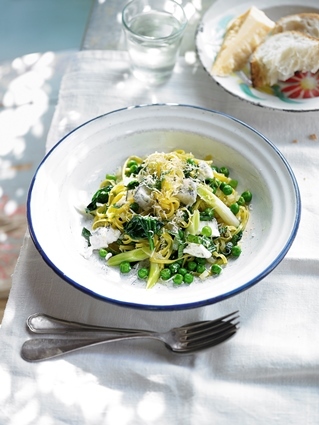 Linguine with goat’s cheese & mint